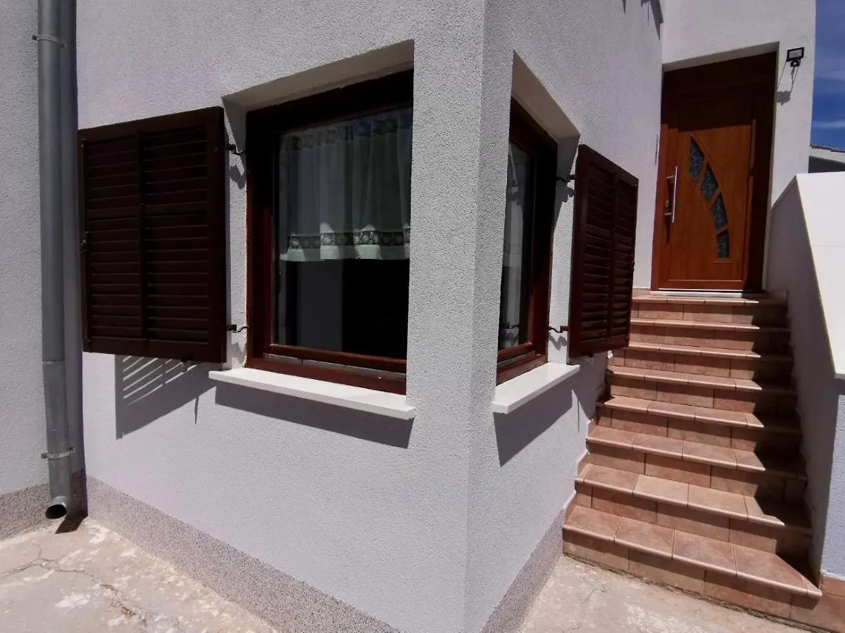 Apartments Lungomare Pula 0*,
